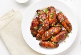 Куриные крылья в беконе