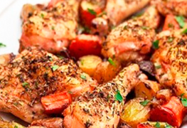 Куриные бедра, запеченые с овощами в рукаве